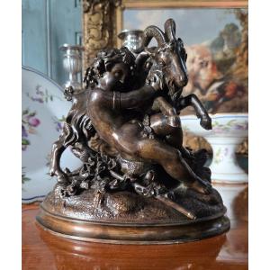 Bacchus enfant jouant avec une chèvre – bronze à patine médaille nuancée, XIXe siècle.
