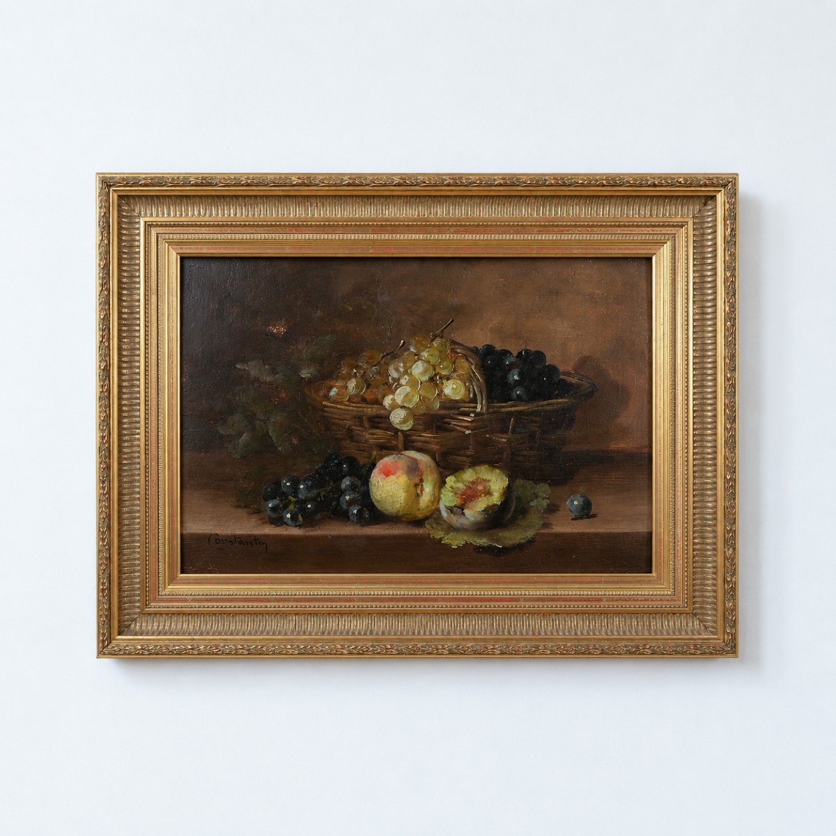 Nature morte française du XIXe siècle aux pêches et raisins – Huile sur bois, signé Constantin