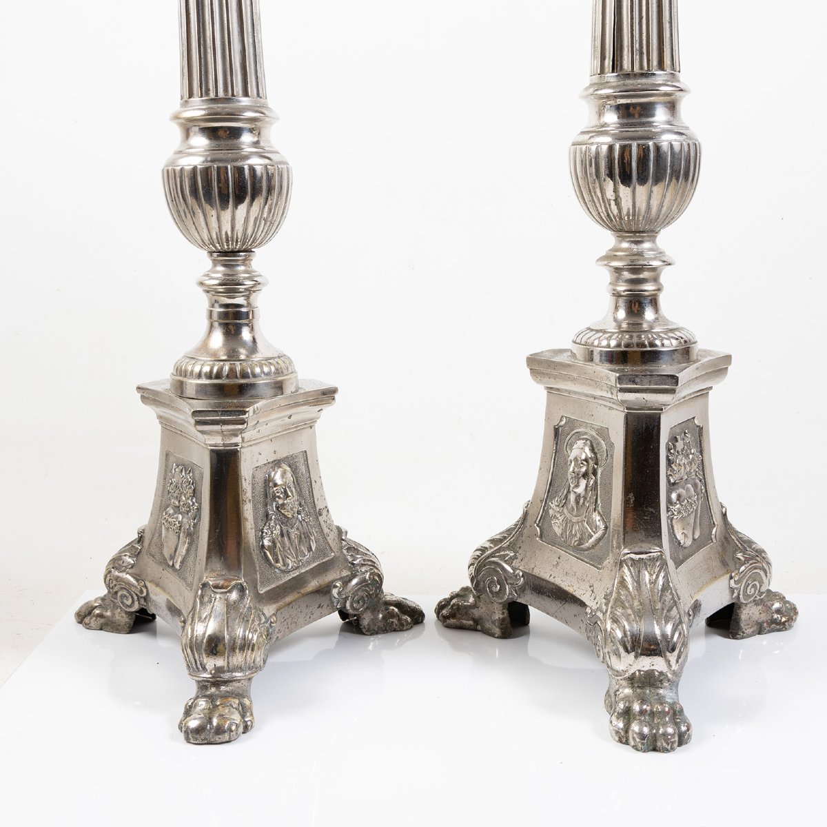 Grande paire de pique-cierges en métal argenté – XIXe siècle – 77 cm – Style Louis XVI-photo-2