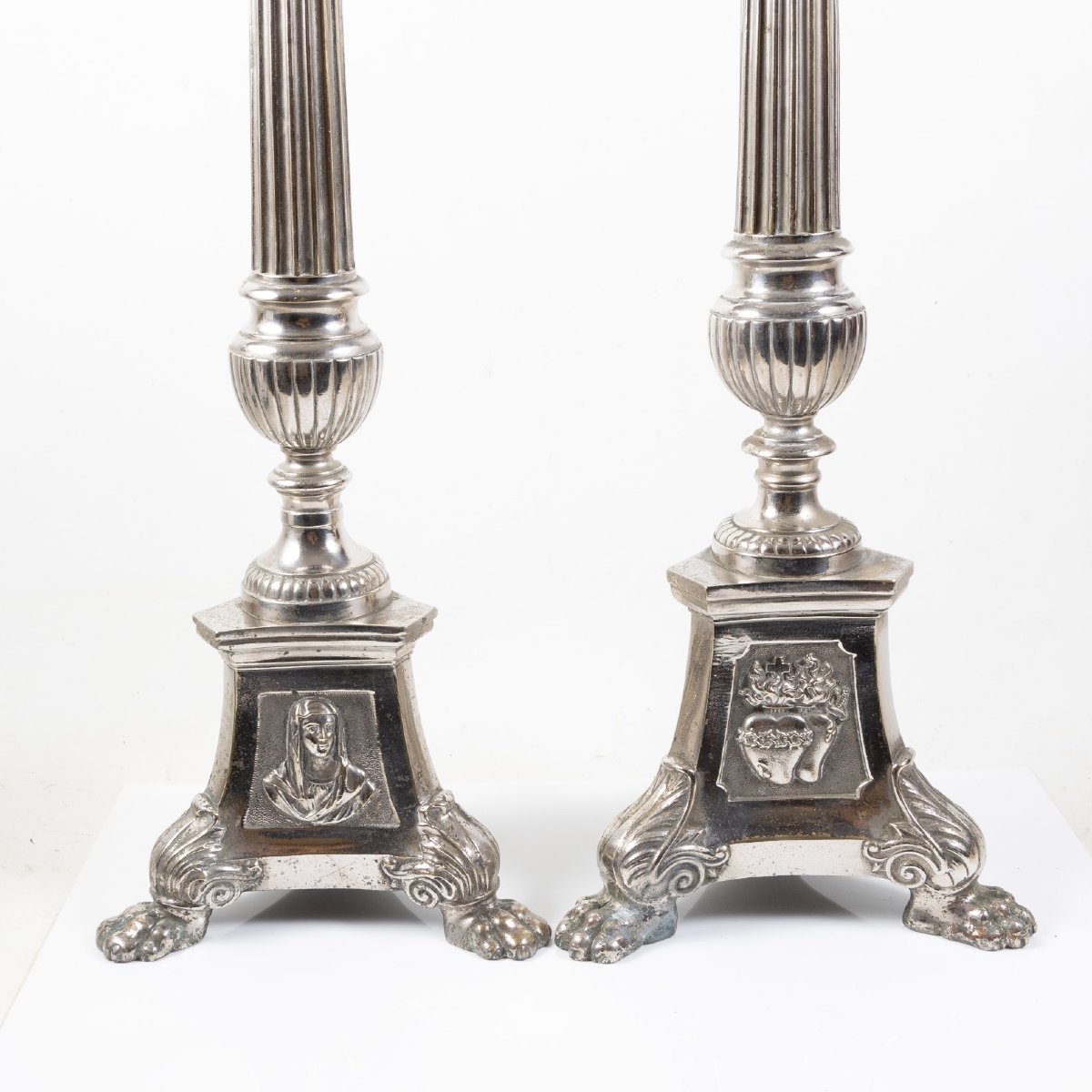 Grande paire de pique-cierges en métal argenté – XIXe siècle – 77 cm – Style Louis XVI-photo-3