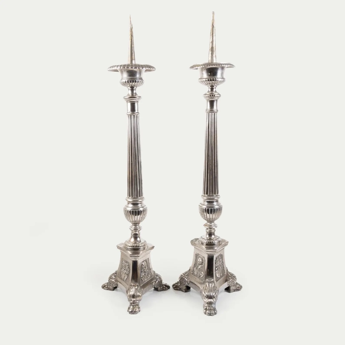 Grande paire de pique-cierges en métal argenté – XIXe siècle – 77 cm – Style Louis XVI-photo-2