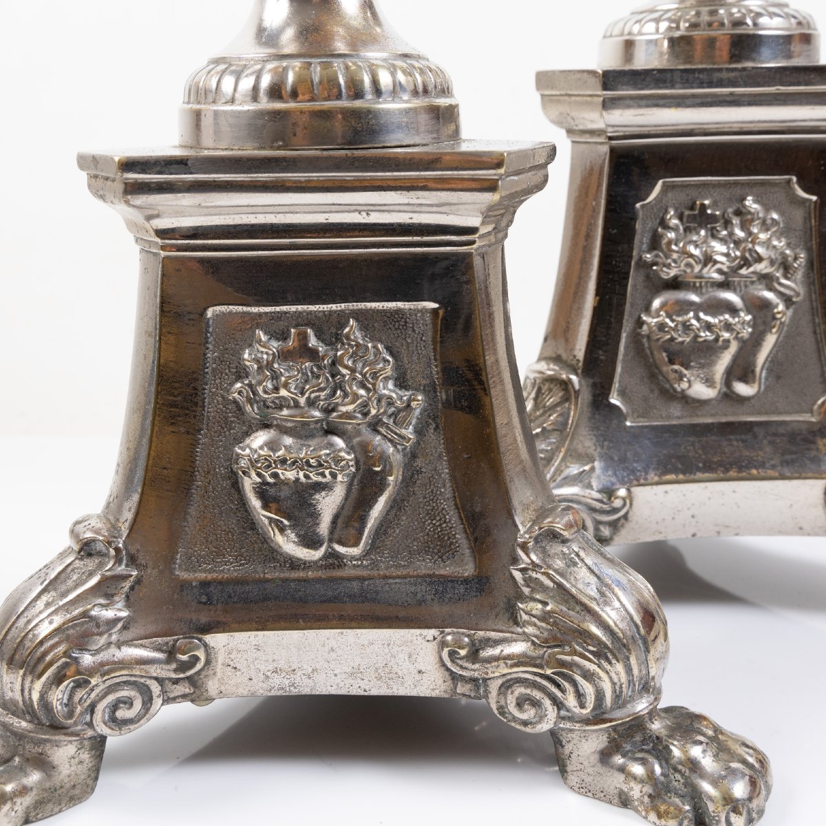 Grande paire de pique-cierges en métal argenté – XIXe siècle – 77 cm – Style Louis XVI-photo-2