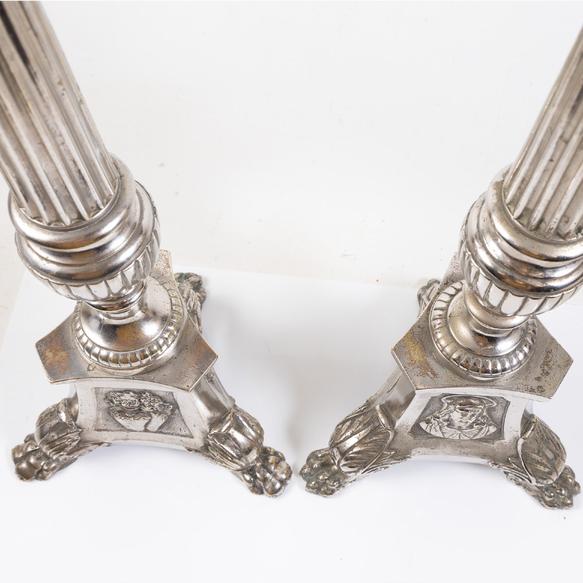 Grande paire de pique-cierges en métal argenté – XIXe siècle – 77 cm – Style Louis XVI-photo-6