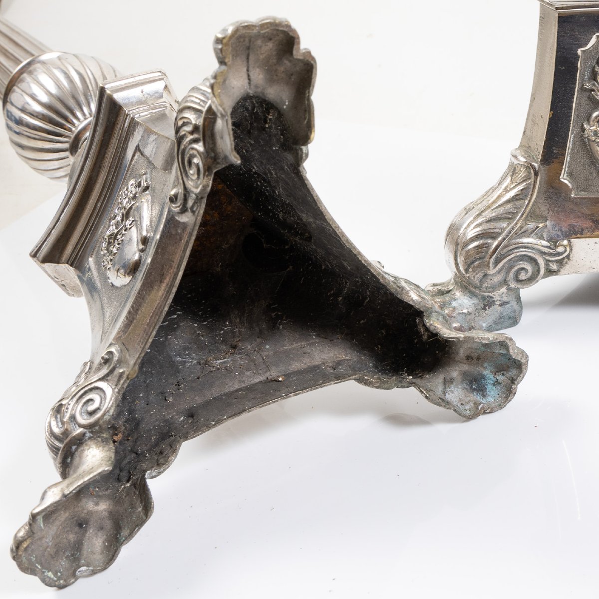 Grande paire de pique-cierges en métal argenté – XIXe siècle – 77 cm – Style Louis XVI-photo-7