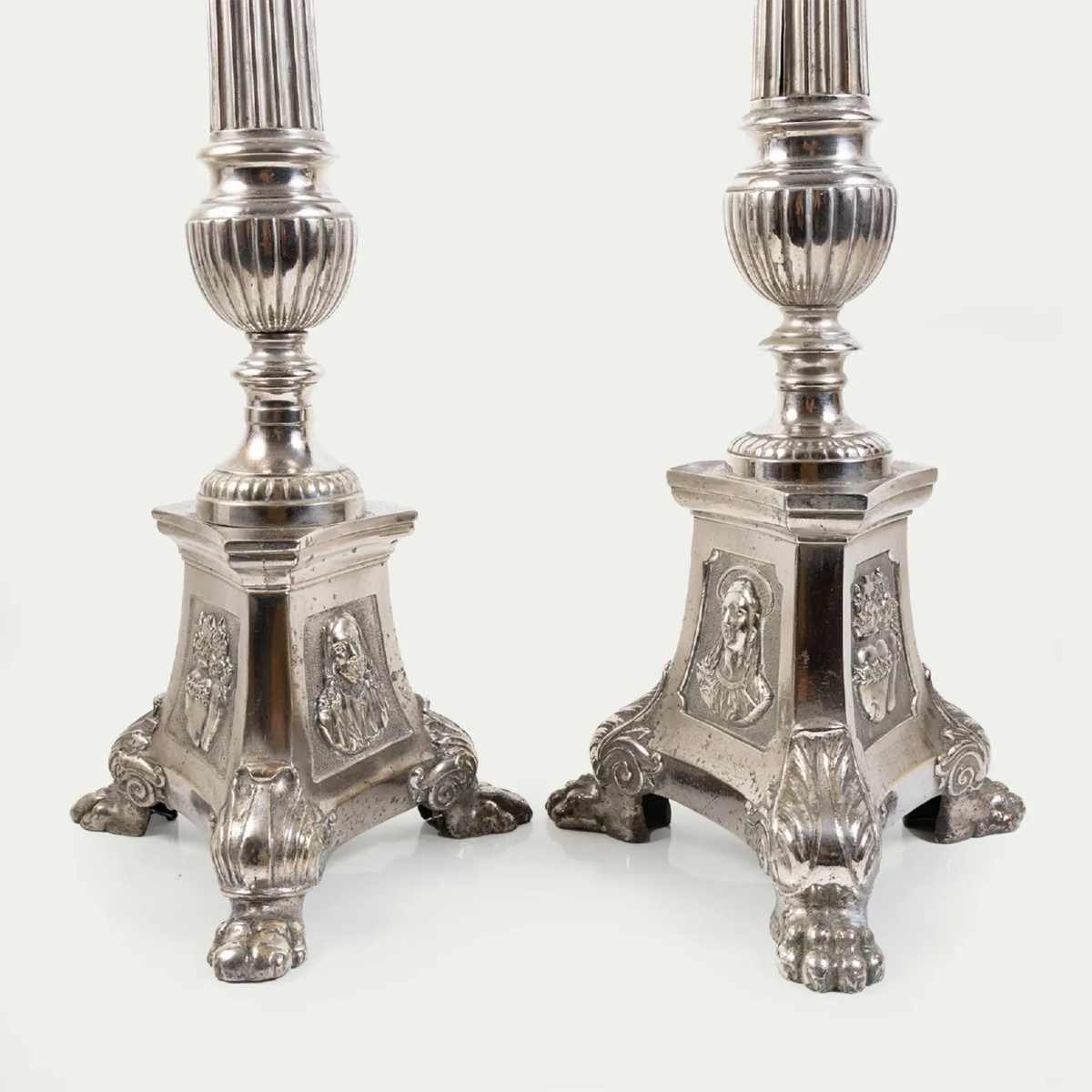 Grande paire de pique-cierges en métal argenté – XIXe siècle – 77 cm – Style Louis XVI-photo-2