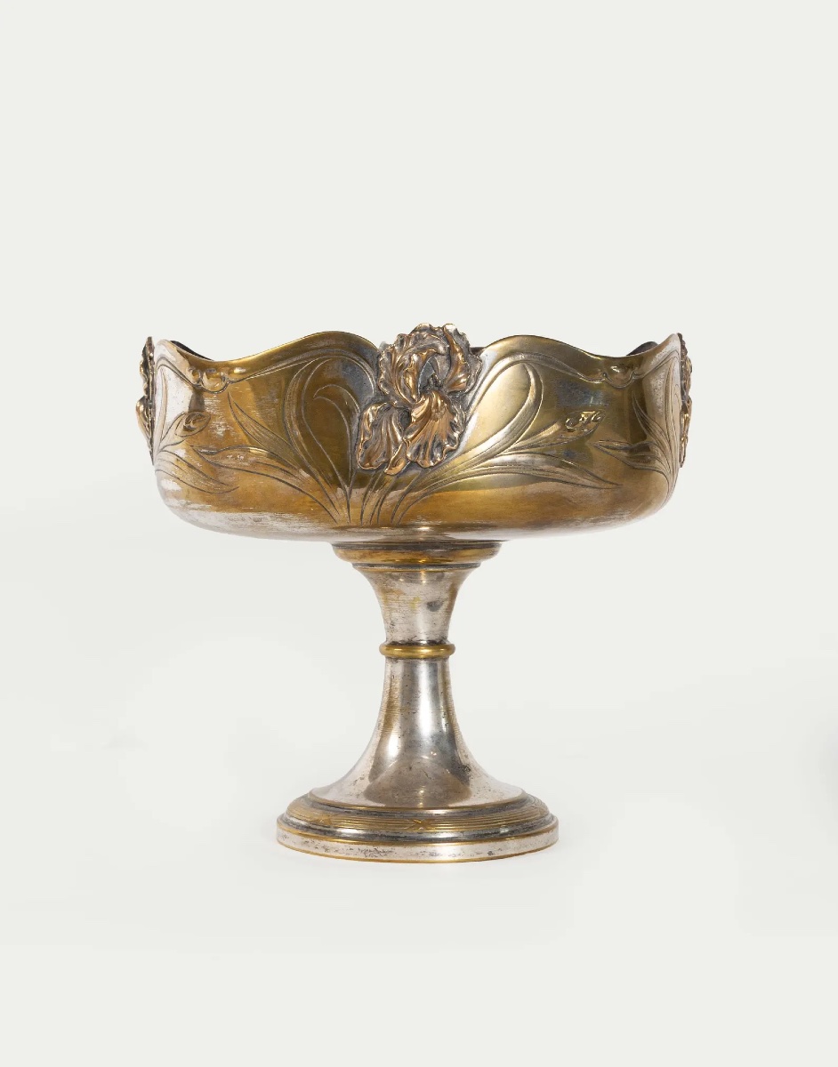 Jardinière française Art Nouveau en métal argenté à décor d’iris en relief, vers 1900-1910-photo-2