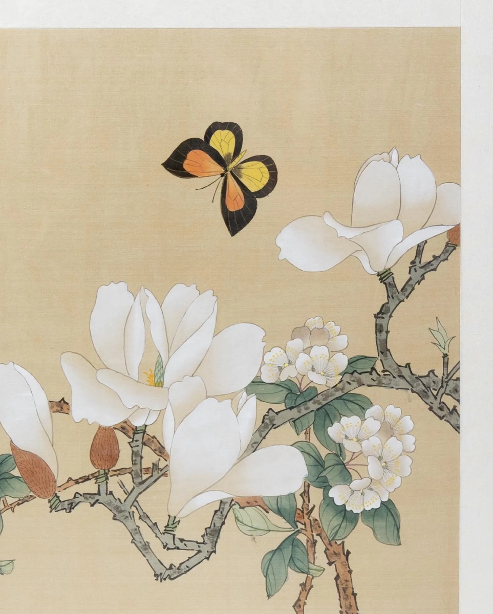 Paire de peintures chinoises anciennes sur soie, branches fleuries, oiseau et papillon, signées-photo-3