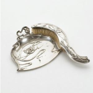 Ensemble ramasse-miettes Art Nouveau français en métal argenté par Victor Saglier