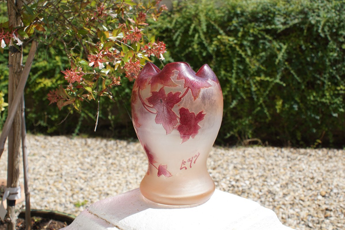 Ruby Series Legras Vase With Ivy Decor-photo-3