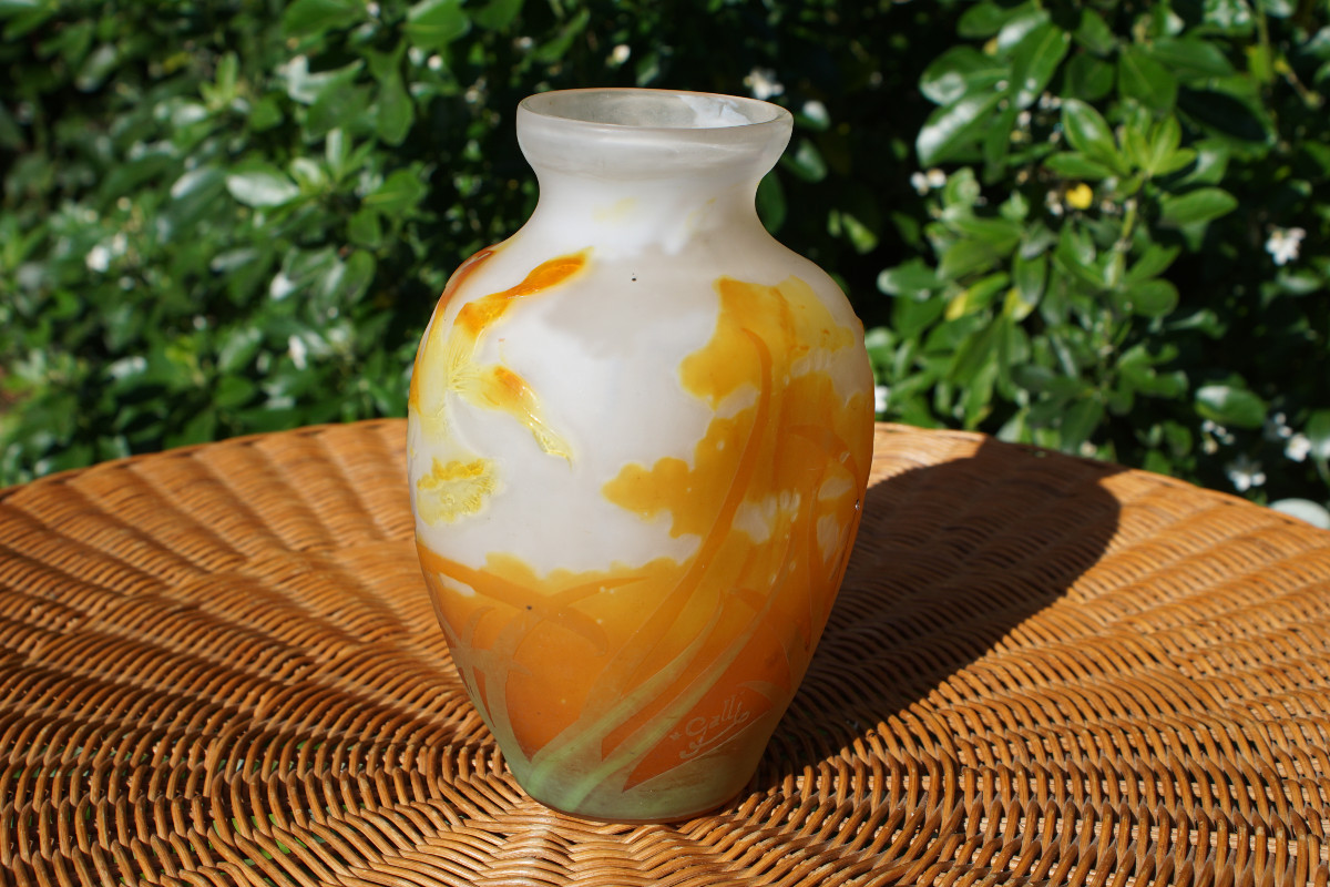 Gallé Vase Decorated With Daffodils-photo-3
