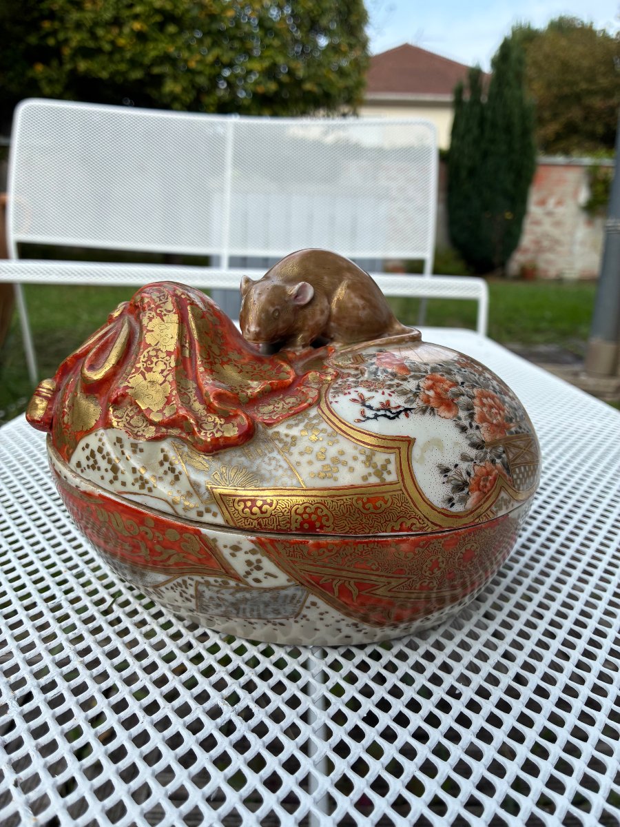 Rare boîte à rat/souris en céramique de SATSUMA, ère Meiiji (1868-1912)