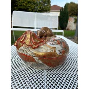 Rare boîte à rat/souris en céramique de SATSUMA, ère Meiiji (1868-1912)