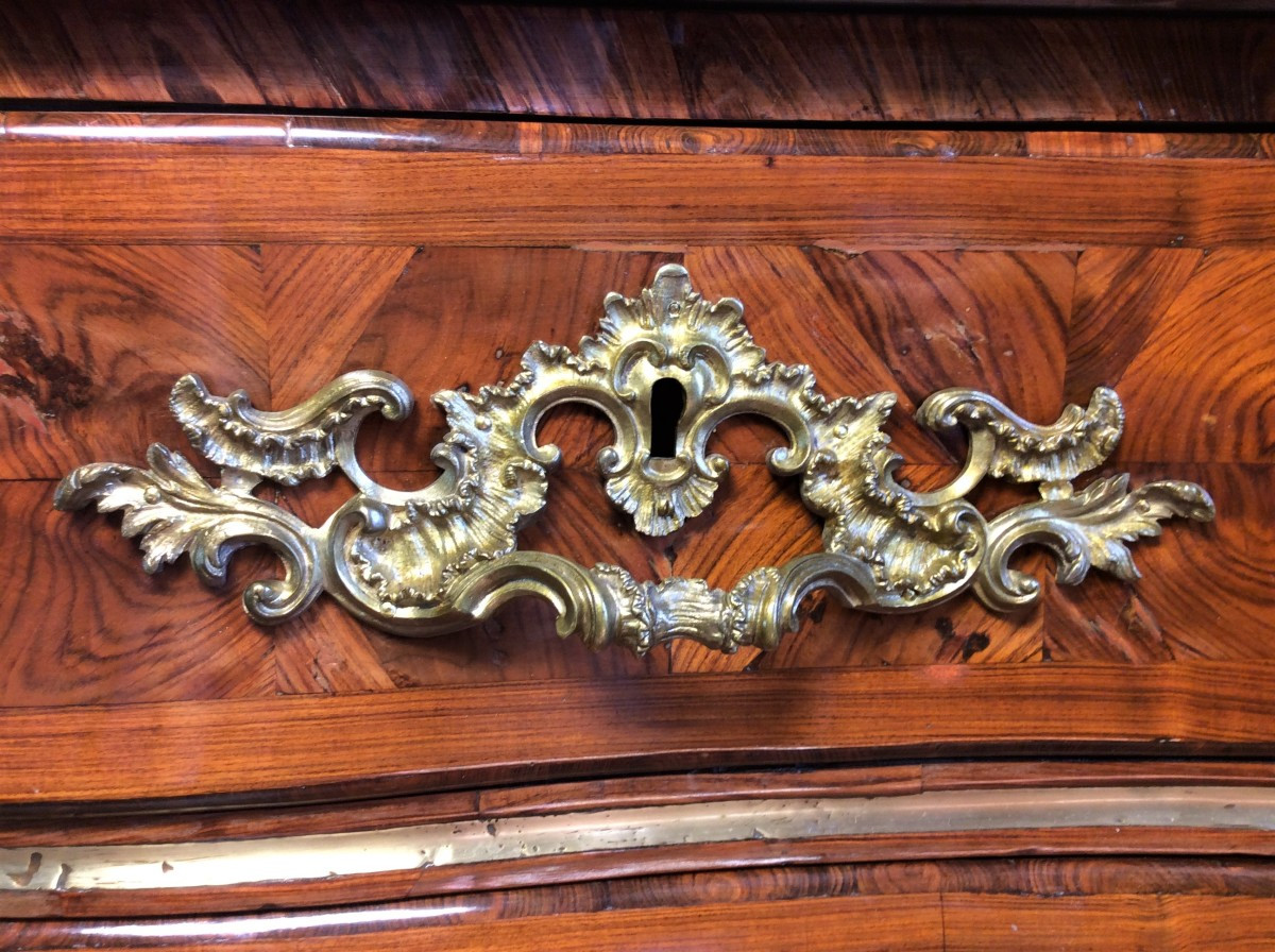 Estampillée F. Lieutaud -  Commode Tombeau A La Régence - vers 1720-photo-1