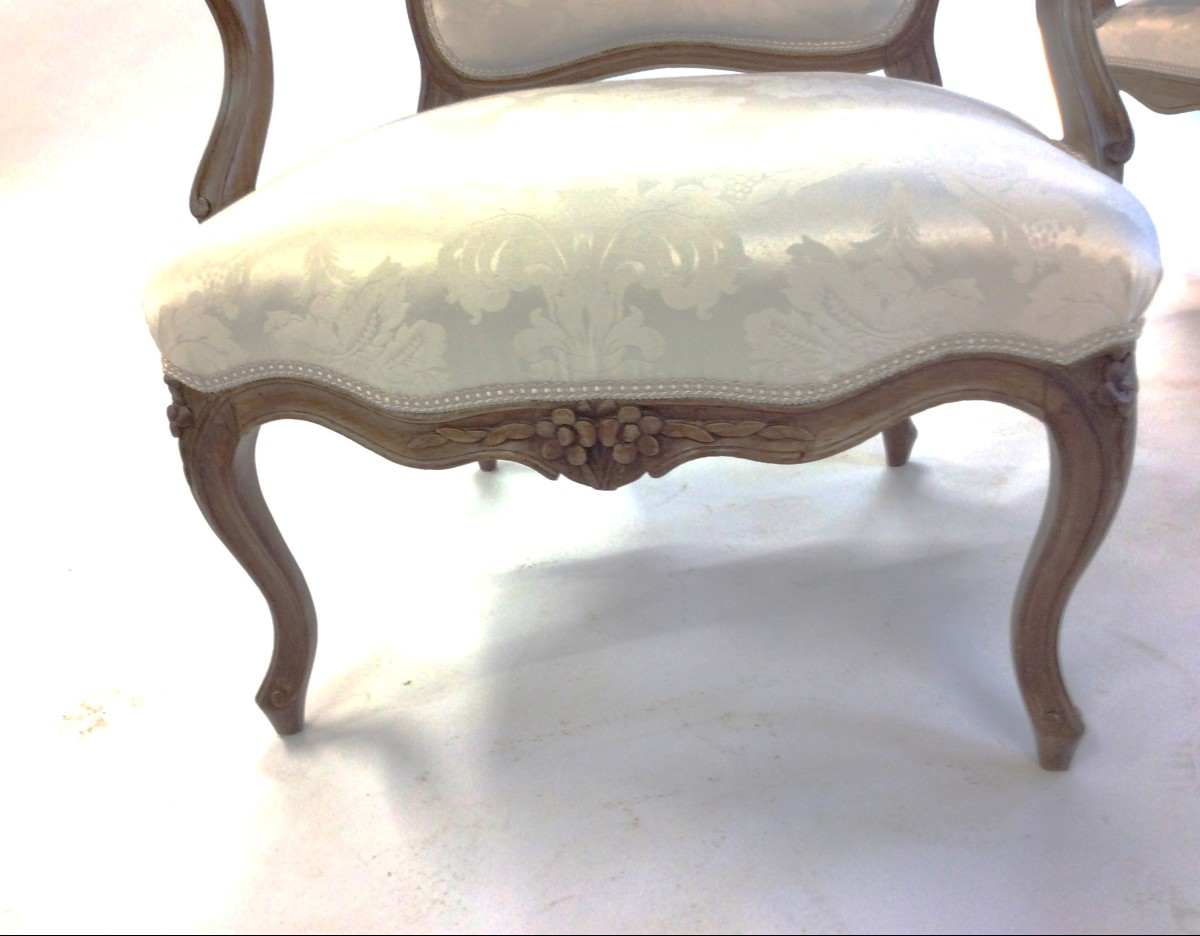 Estampillés AVISSE - Paire de fauteuils Louis XV en noyer - Epoque Louis XV-photo-3