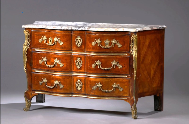 Splendid Violet Wood Inlaid Chest Of Drawers - Early Louis XV Period