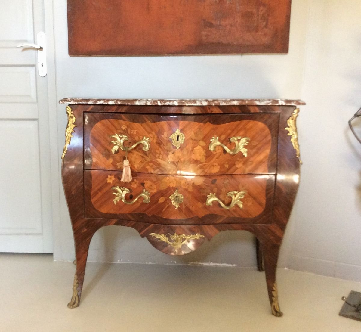P. ROUSSEL (attribuée) – Commode Sauteuse Marquetée - Epoque Louis XV