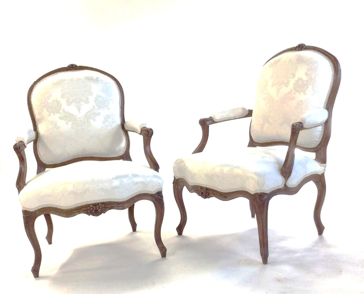 Stamped "avisse" - Pair Of Louis XV Armchairs In Walnut - Louis XV Period
