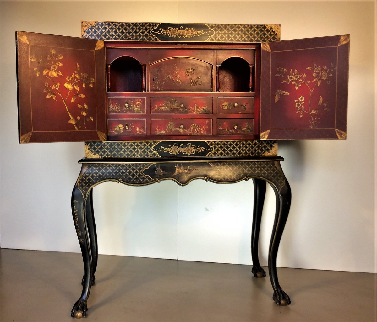  Cabinet Lacquer Black And Gold - Early Twentieth Century