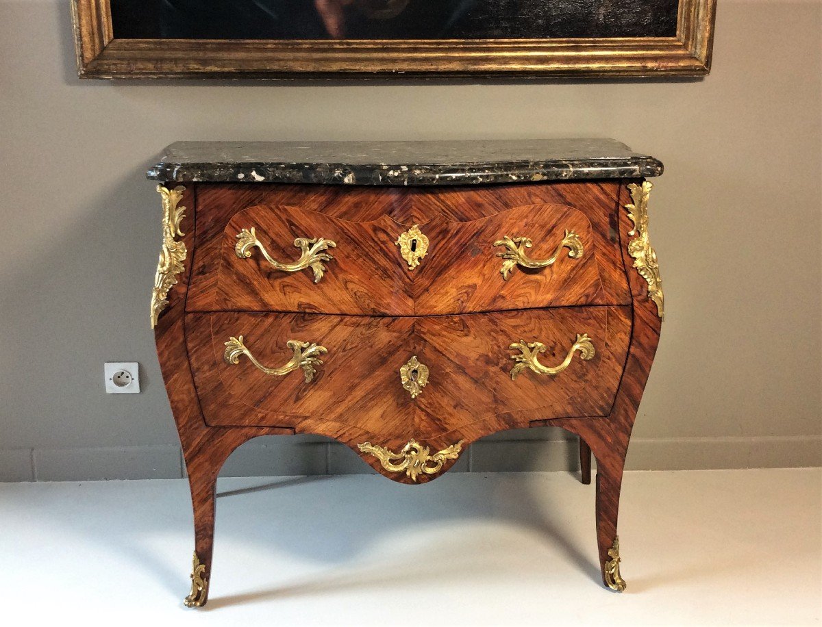 Estampillée "MACRET" - Elégante commode en placage de bois de violette - Epoque Louis XV - 18èm-photo-7