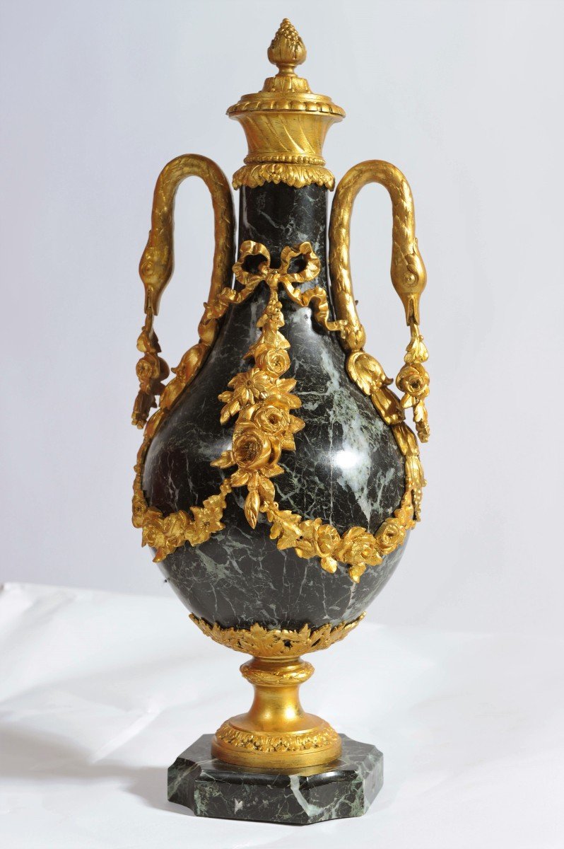   Important Pair Of Decorative Vases In Marble And Gilt Bronze - XIXth-photo-1