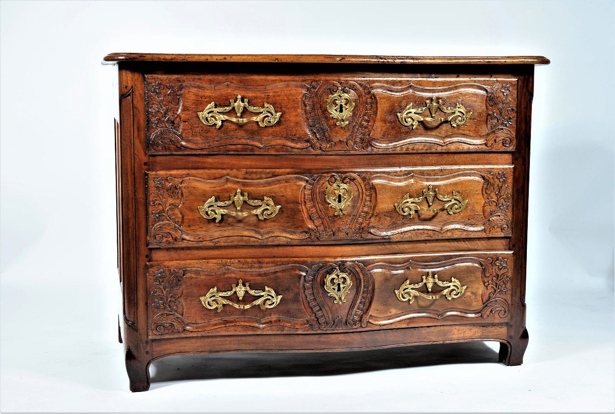    Chest Of Drawers With Slightly Curved Front - Rhône Valley - Louis XV Period