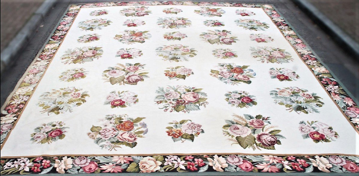  25% Discount Small Dots Carpetwhite Background And Floral Decor -  19th 