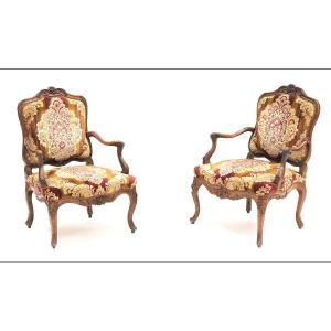 Superbe Paire De Fauteuils En Bois Naturel Et Sculpté - Epoque Louis XV