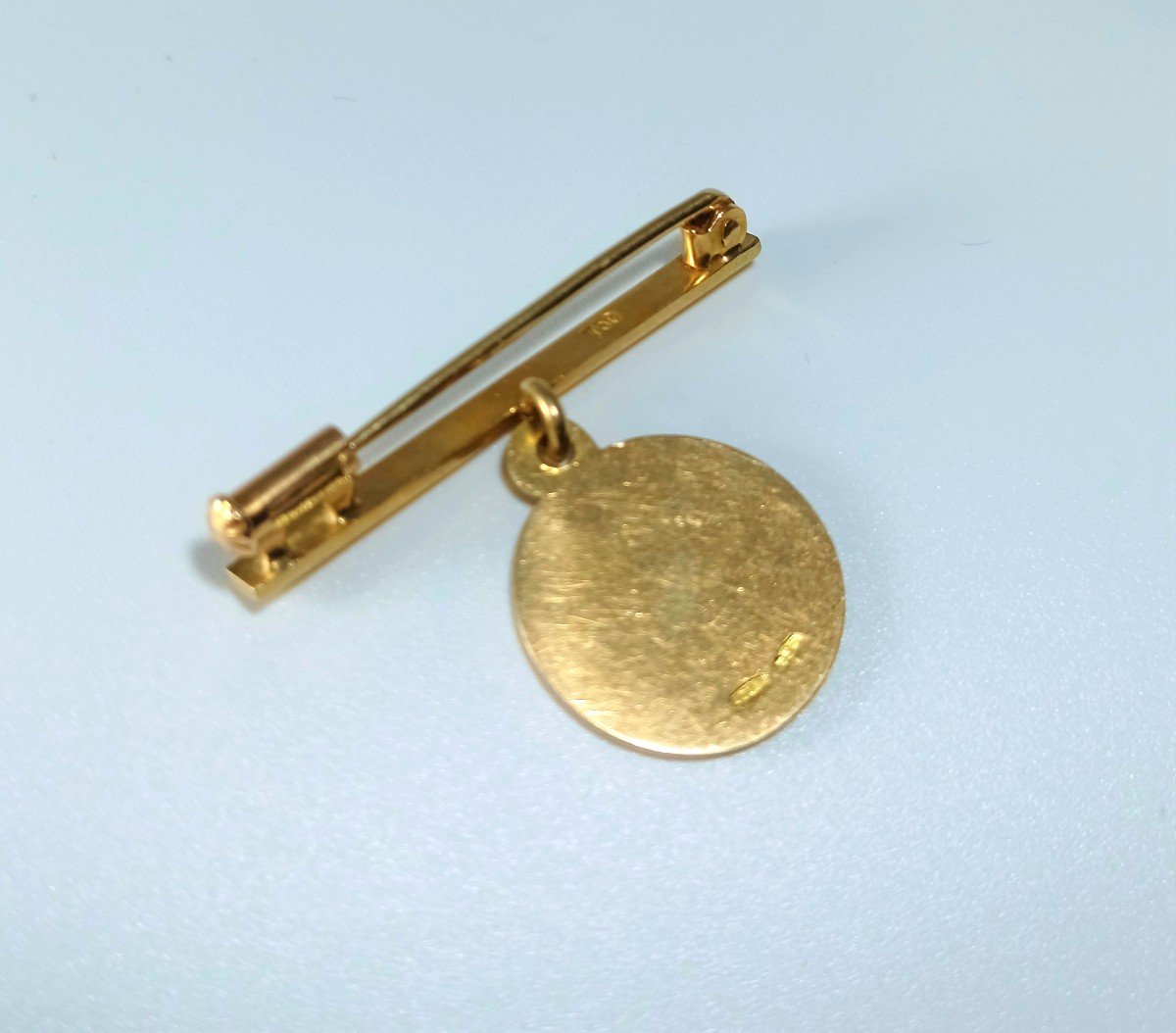 Small Guilloche Gold Brooch And Medal-photo-2