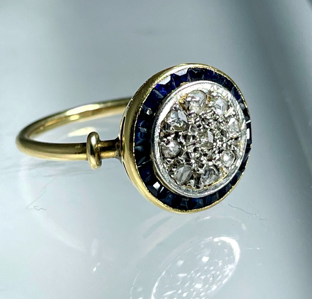 Bague Début XXe, Diamants Entourage Saphirs Calibrés