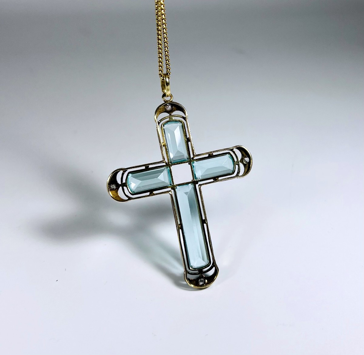 Grande croix en or, argent et verre bleuté-photo-3