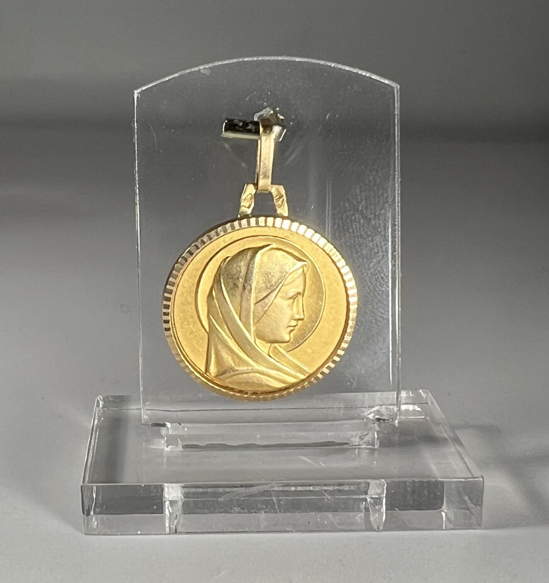 Gold Medal Depicting The Virgin In Profile, With A Fluted Edge