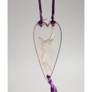 Lalique. Pendentif Figurine Ailée