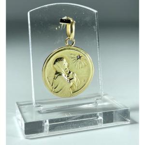 Médaille En Or Et Petit Diamant