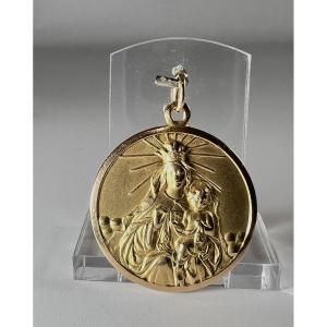 Large 18-carat Gold Scapular Medal