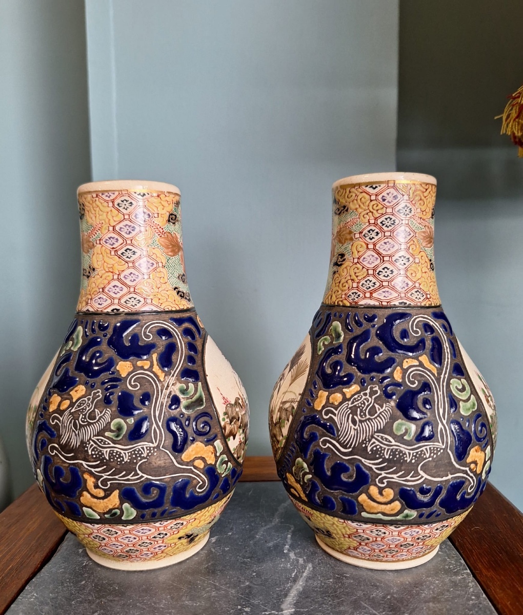 A Pair Of Japanese Satsuma Vases-photo-2