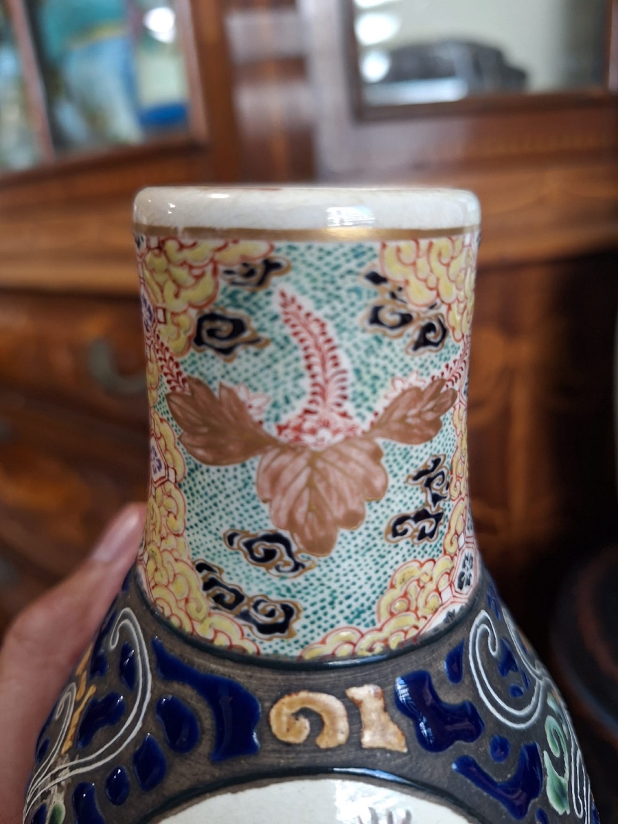 A Pair Of Japanese Satsuma Vases-photo-3