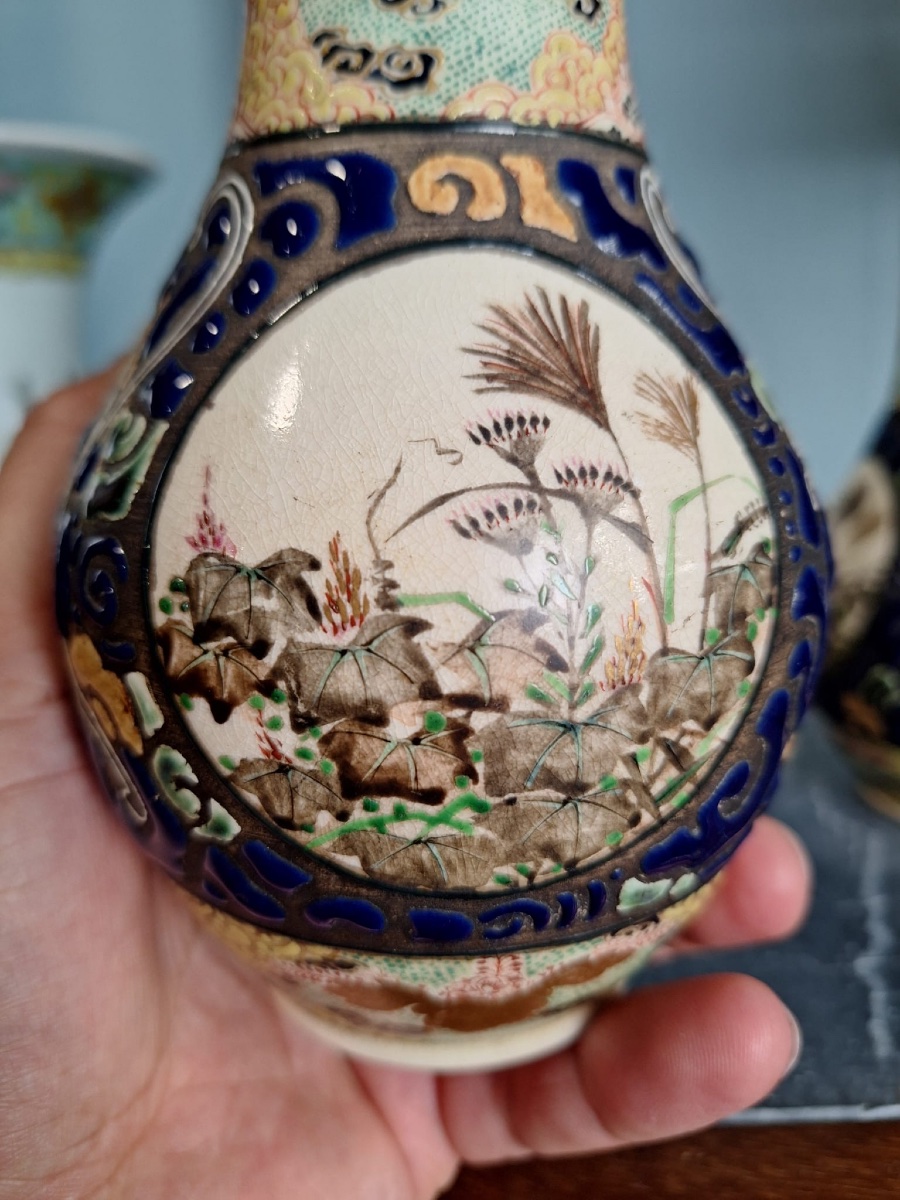A Pair Of Japanese Satsuma Vases-photo-4