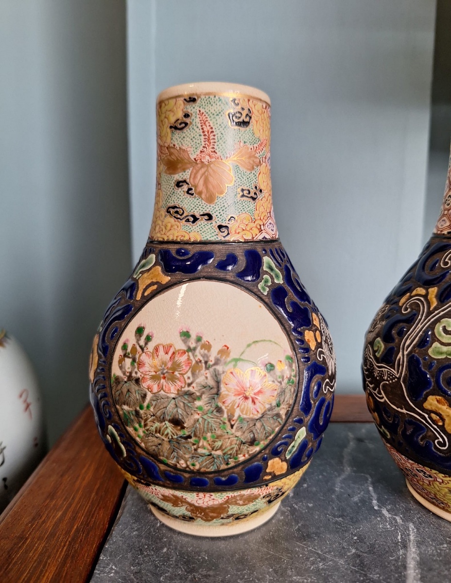 A Pair Of Japanese Satsuma Vases-photo-6