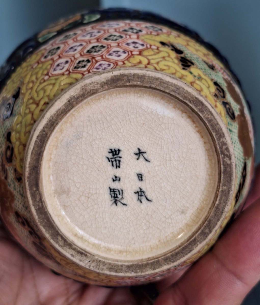 A Pair Of Japanese Satsuma Vases-photo-7