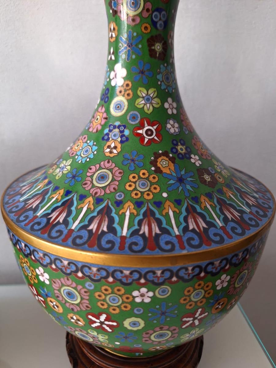 Une paire de vases cloisonnés chinois-photo-2