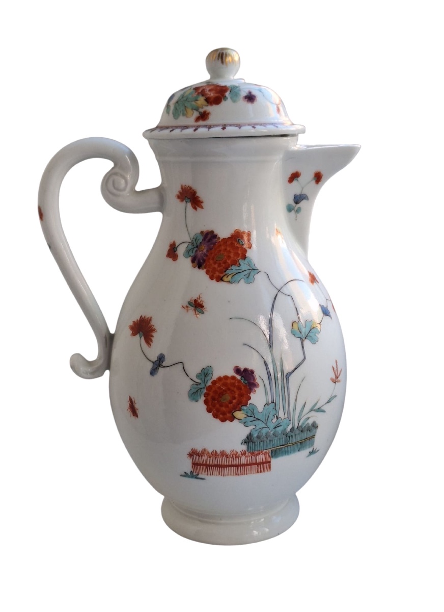 Cafetière Meissen, style Kakiemon du Japon, XVIIIe siècle