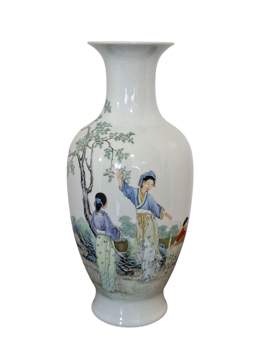 Vase chinois de la famille Rose, XXe siècle,signé Gu Song Zhai Zhi