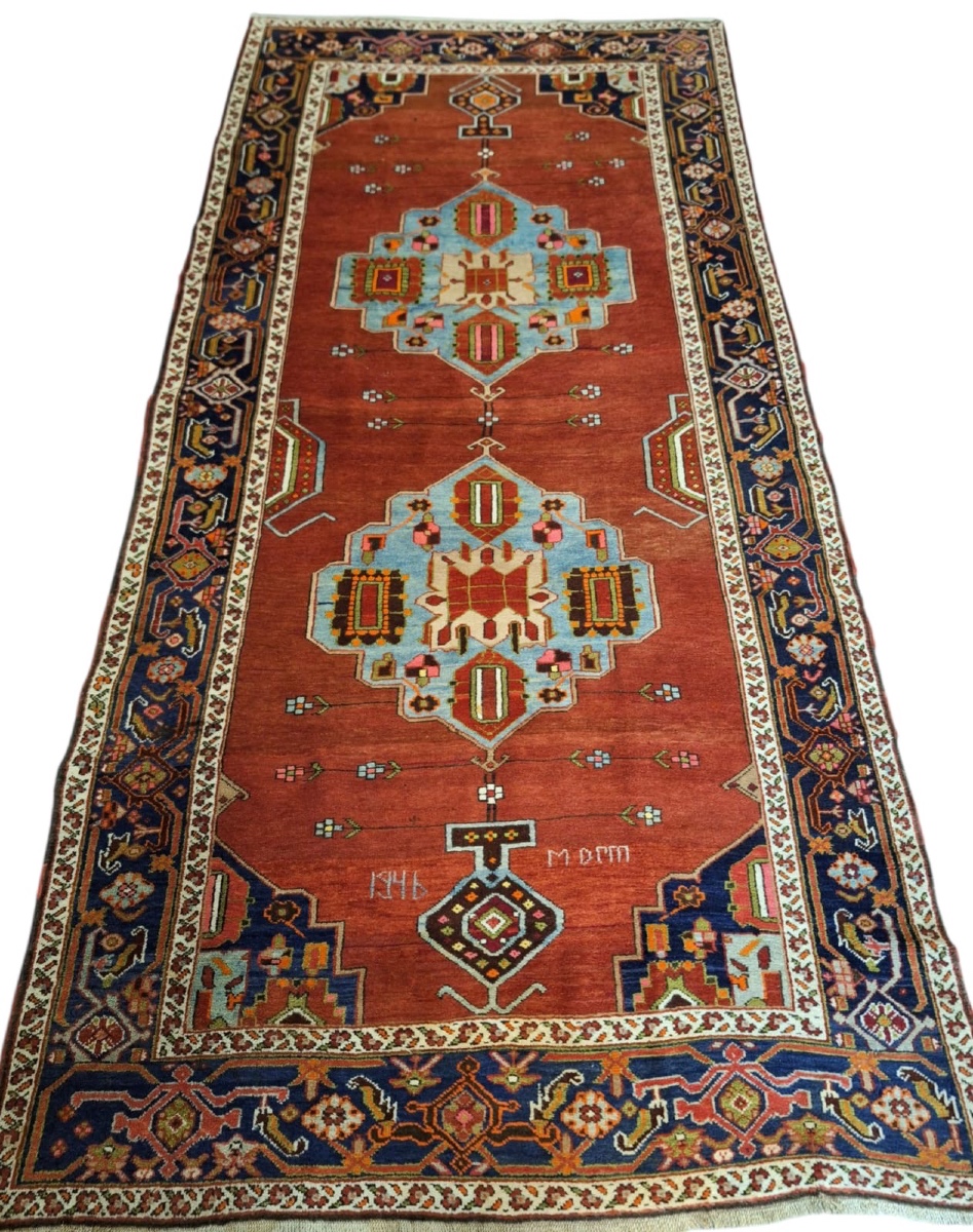 Tapis caucasien fait main Kharabagh,daté et signé 1946