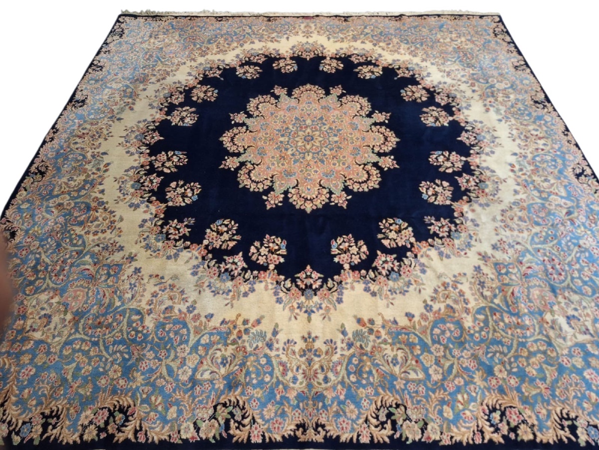 Handmade Persian Rug Kerman, Iran