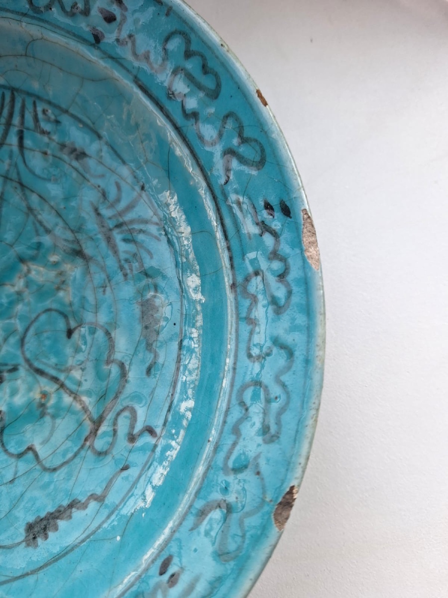 Plat antique et islamique Kubachi, Iran, période safavide, XVIe-XVIIe siècles-photo-1
