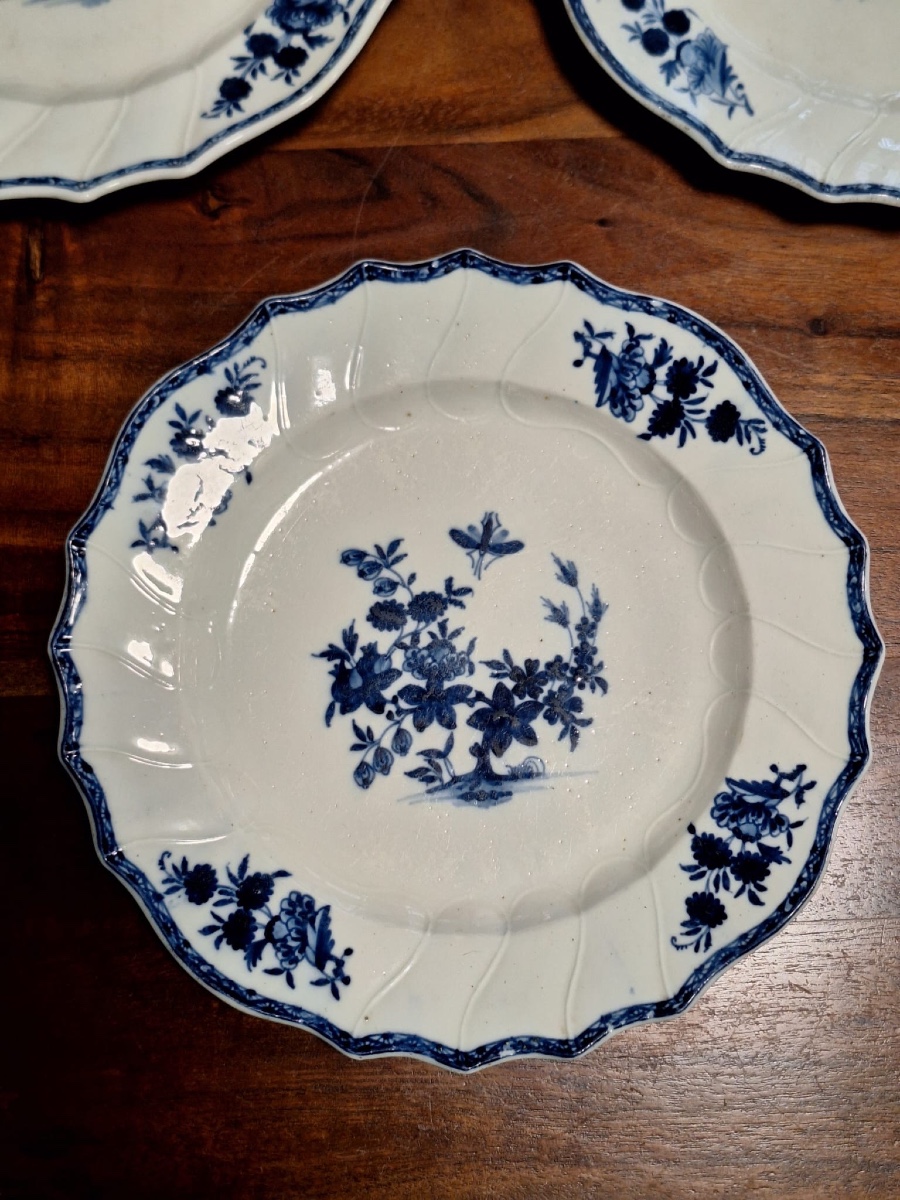 Assiettes en porcelaine de Tournai, XVIIIe siècle-photo-2