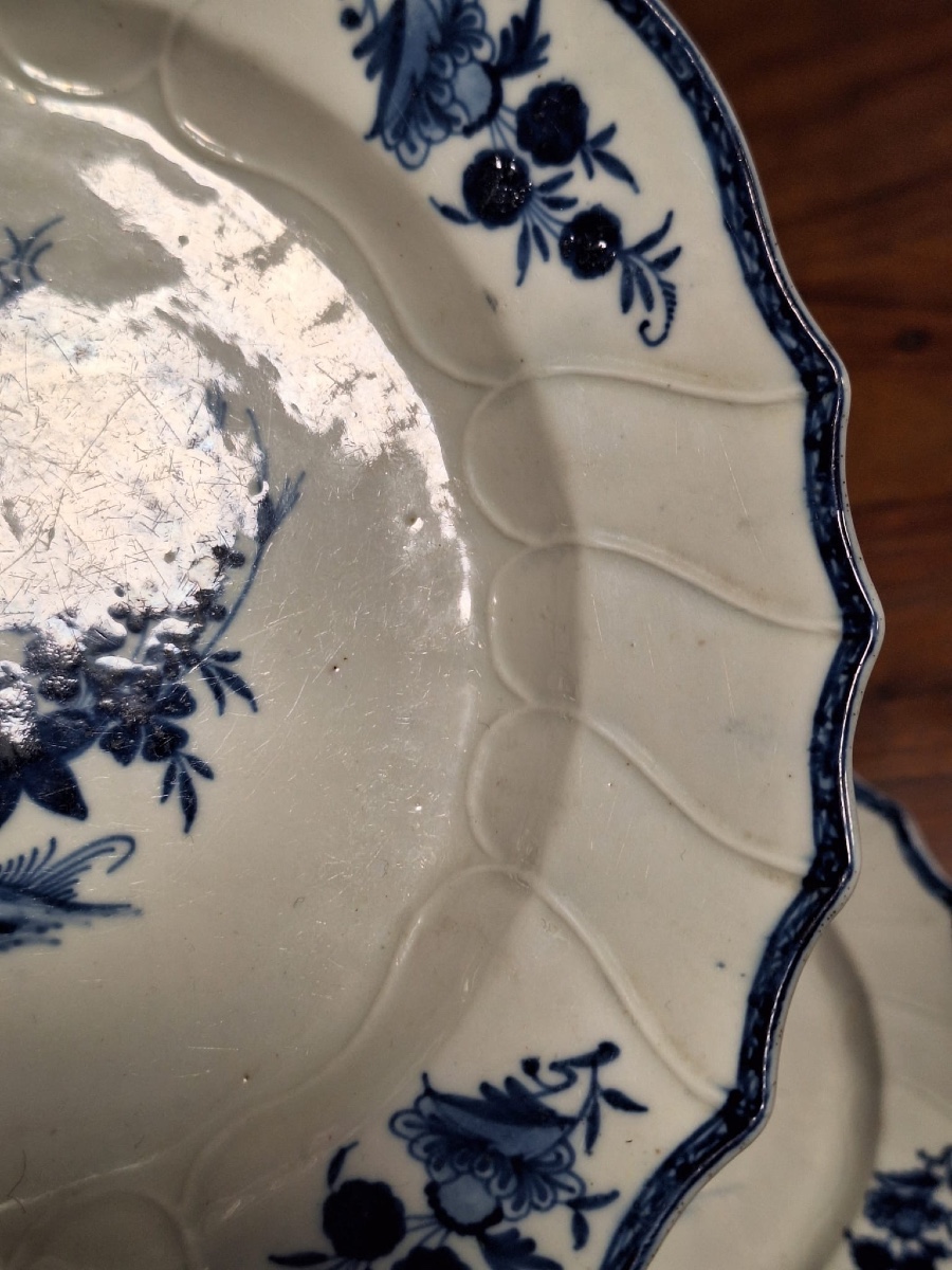Assiettes en porcelaine de Tournai, XVIIIe siècle-photo-1