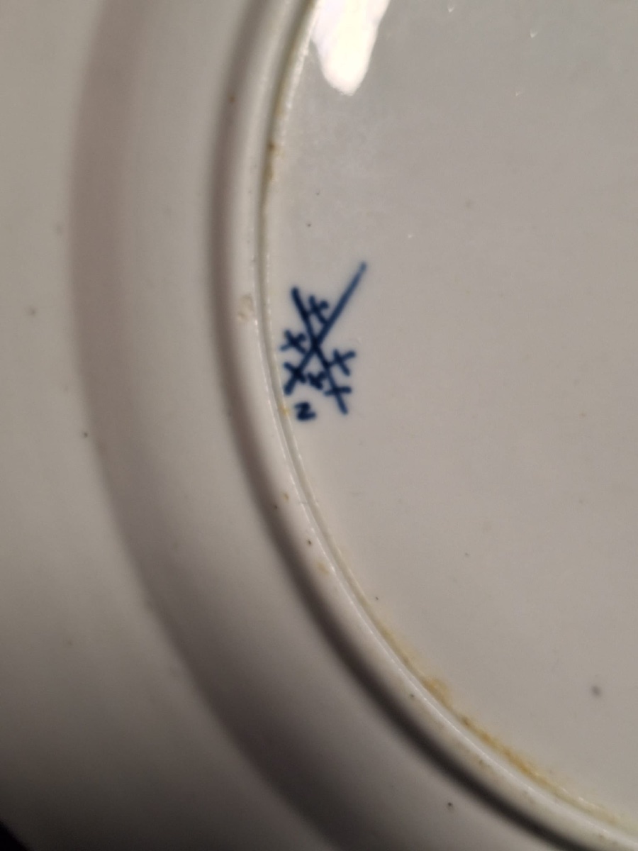 Assiettes en porcelaine de Tournai, XVIIIe siècle-photo-2