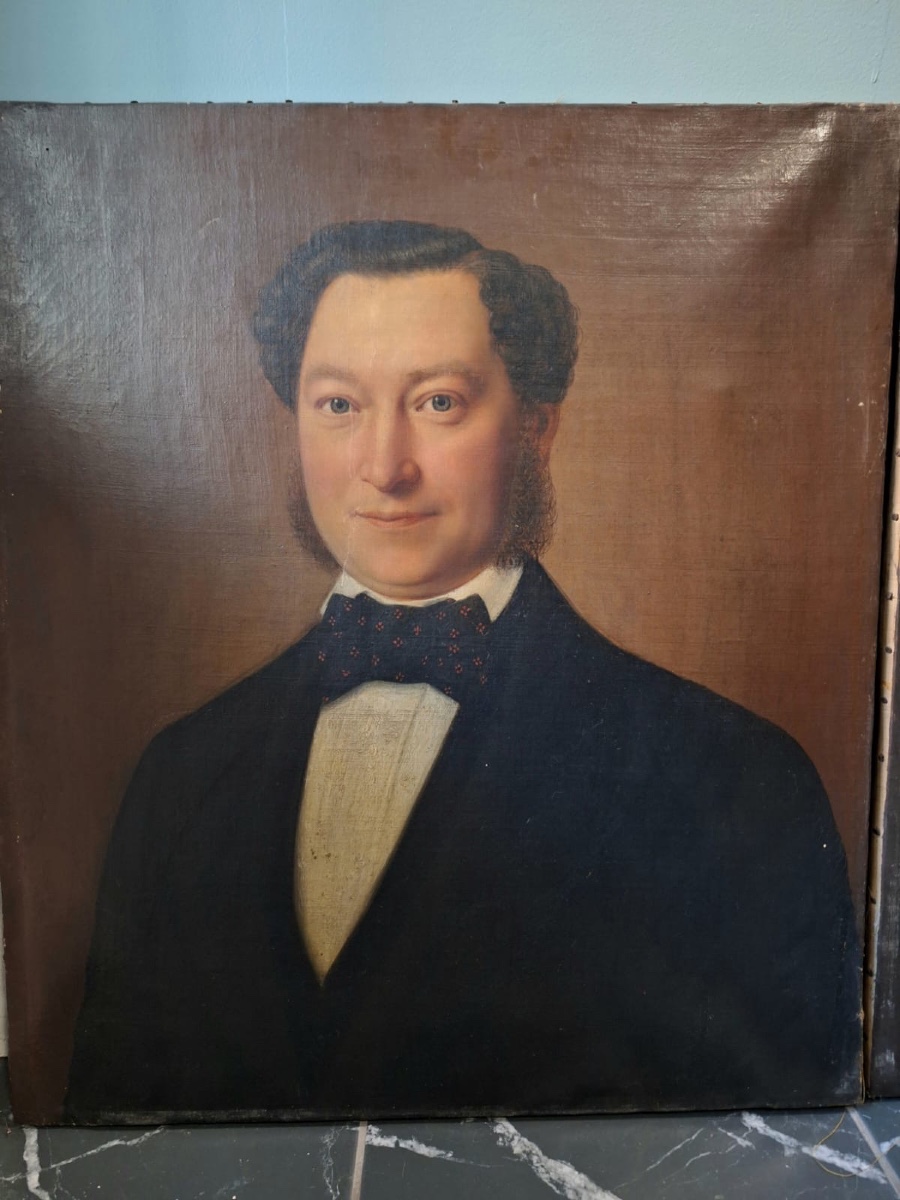  A Pair Of Antique Portraits-photo-2