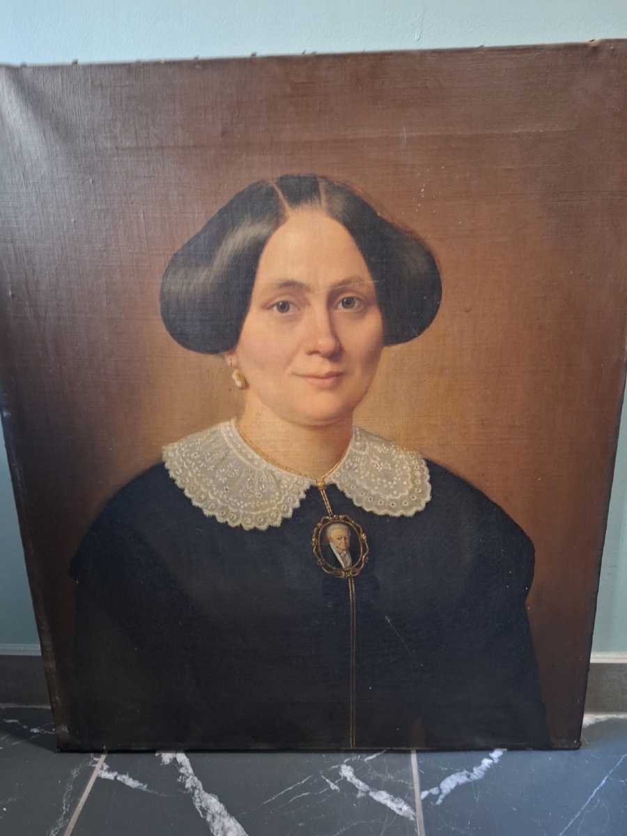  A Pair Of Antique Portraits-photo-2